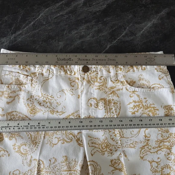 Capirs - Picture 2 of 8